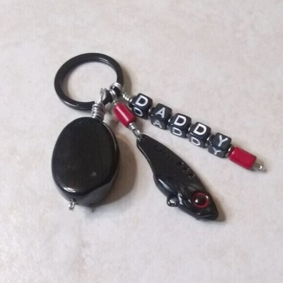 DADDY! Personalized Fishing Lure Key Chain - Black Onyx + Black Fish Key Ring - Picture 1 of 11
